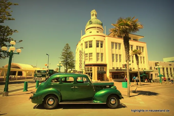 Napier: Art Deco und Oldtimer